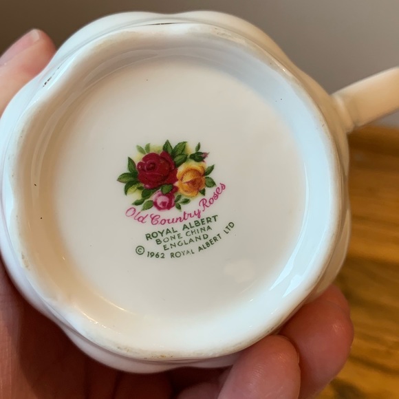 Old Country Roses Cup - Picture 5 of 5